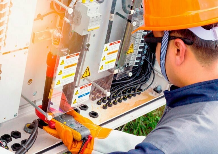 Trabajo profesional de electricista